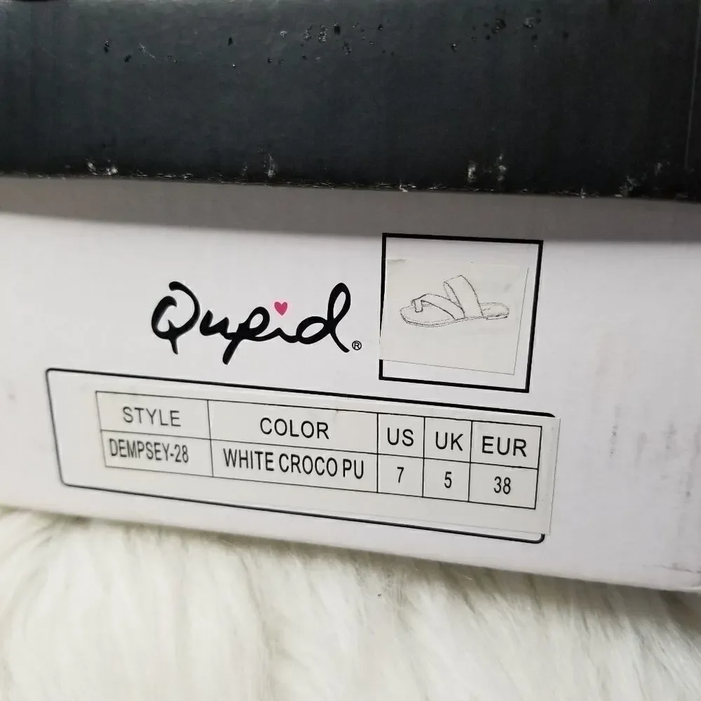 Quipid sandals black and white size 7